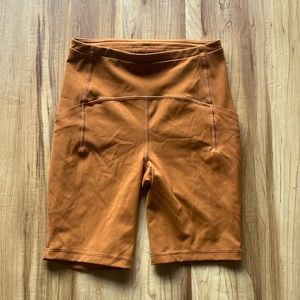 Lululemon Swift Speed High-Rise Short 8" in Butternut Brown size 4